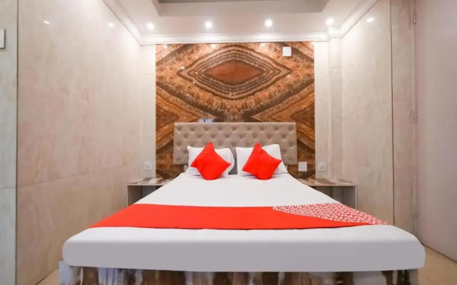 Oyo Flagship 806008 Hotel New Athiti Nivas