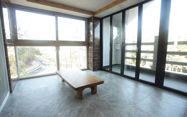 Mangsang Haeorum Family Hotel