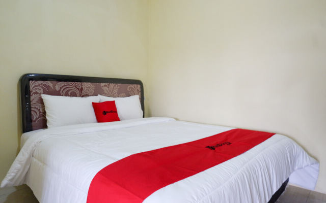 RedDoorz near Lippo Plaza Buton