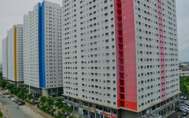 Compact and Homey 2BR at Green Pramuka Apartment