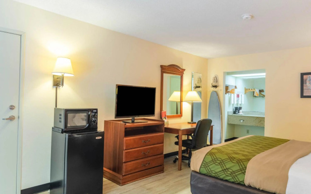 Econo Lodge Inn & Suites