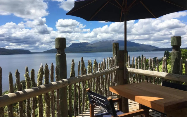 te Whare -Lake Tarawera tree-top nest
