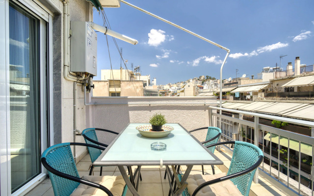 Snug apartment in Αθήνα with veranda