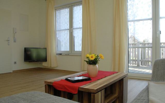 Spacious Seaside Apartment in Pepelow