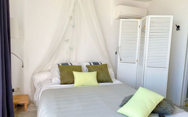 Tipi Lounge and breakfast