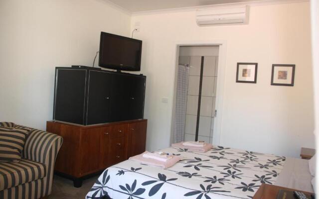 Norwood House Motel & Reception Centre