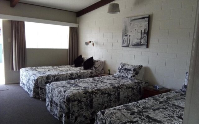 Redwood Lodge Motel