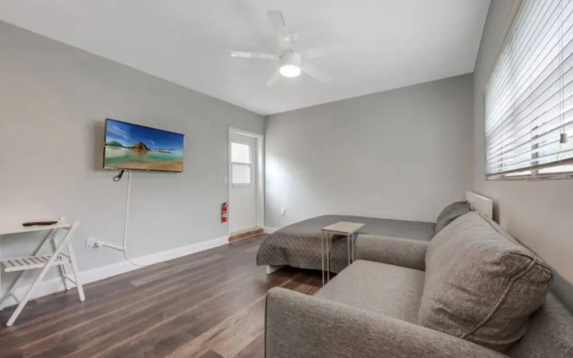 Edgewood Studio in Dania Beach