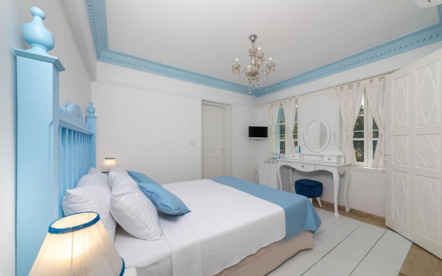 Otel Mavi Beyaz Datça