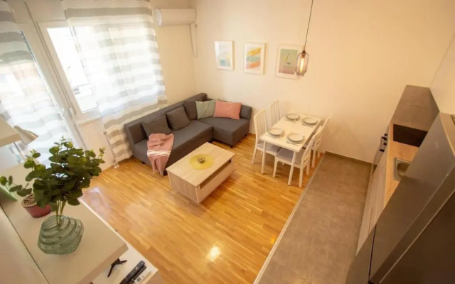 White Fields-Central 2-bdrm apartment with parking