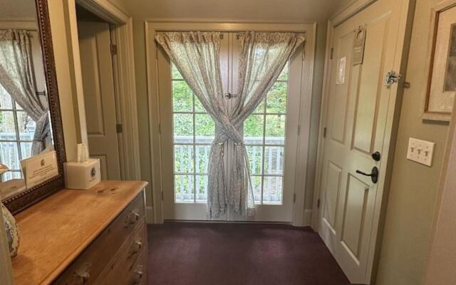 Buttermilk Falls Inn