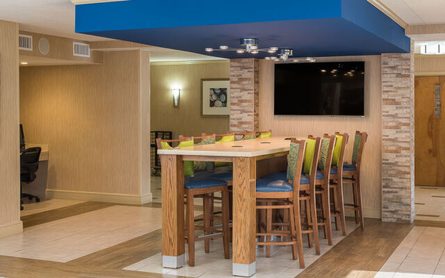 Holiday Inn Express Roanoke-Civic Center