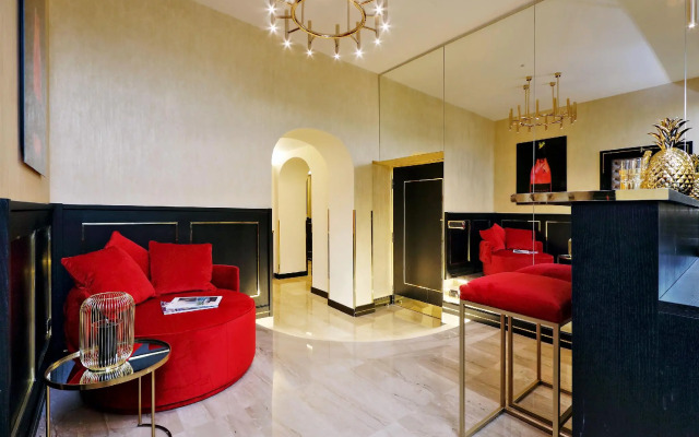 Trevi Diamond Luxury Suites & Jacuzzi