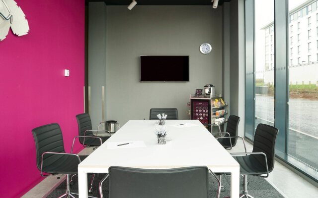 Moxy Aberdeen Airport