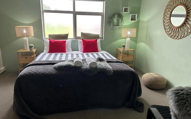 Sow and Piglets Guesthouse - Hostel
