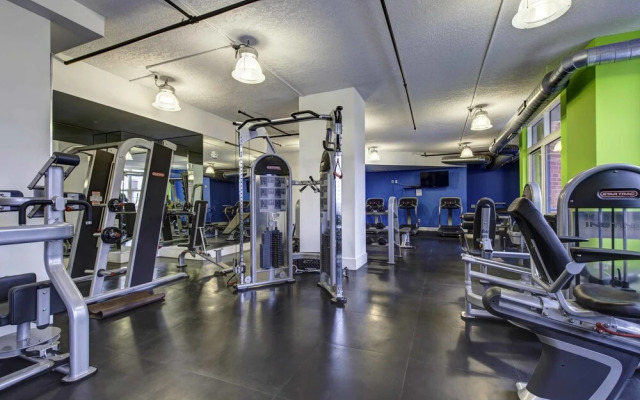 Pelicanstay near Holland Tunnel
