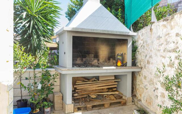 S2 - Modern Studio, Just 50m From the Beach