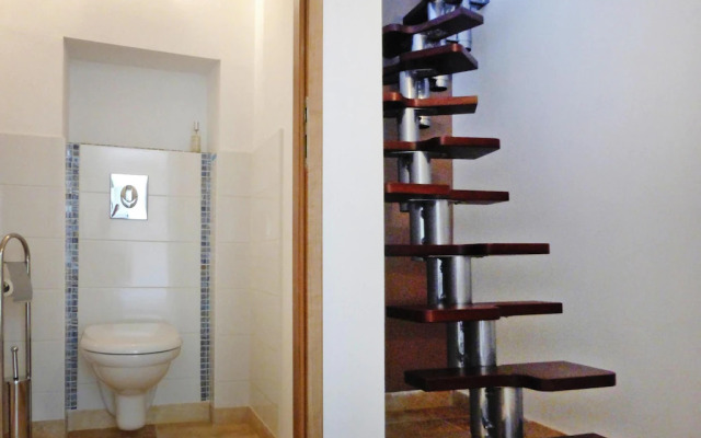 Charming holiday flat with communal pool, Malaucène