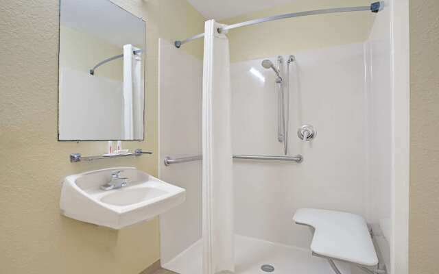Super 8 by Wyndham Daytona Beach