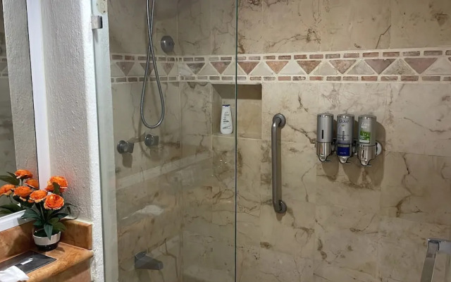 Beach front-Ocean View Studio -Hotel Sunset Fishermen condo 344/C