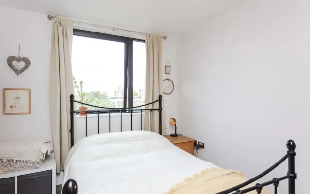 Serene 1 Bedroom Flat in Clapton With Balcony