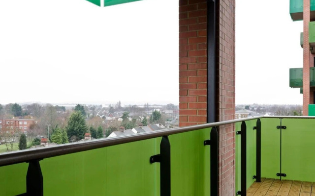 2-bed Apartment Only 15 Mins From Central London