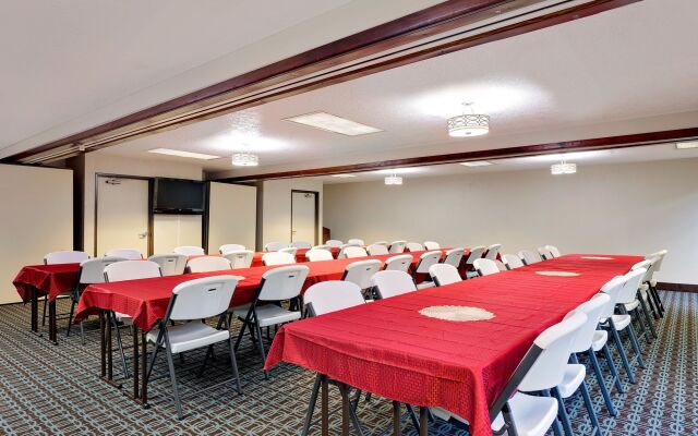 SureStay Plus Hotel by Best Western Coralville Iowa City