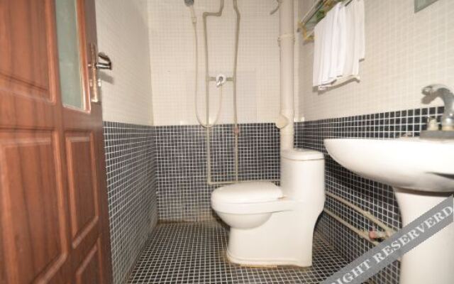 Natural Residence Hotel (Police Officer College, North China Electric Power University, Baoding)