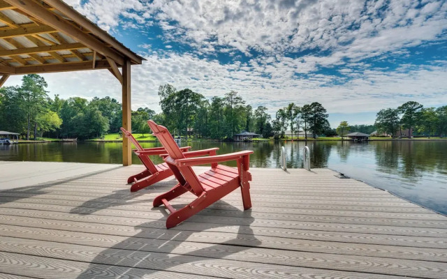 Spacious Lake Sinclair Vacation Rental w/ Dock!