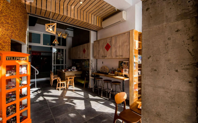 Orange Moon Inn