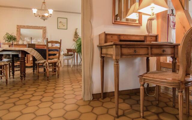 Cozy Villa in Saint-bonnet-la-rivière With Swimming Pool