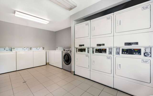 Studio 6 Mountlake Terrace, WA - Seattle