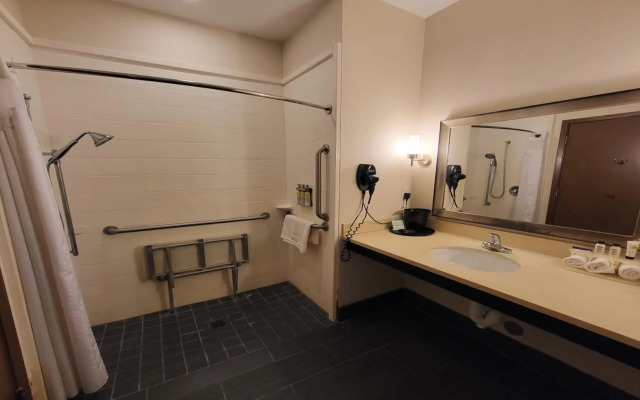 Holiday Inn Express & Suites Cuero by IHG