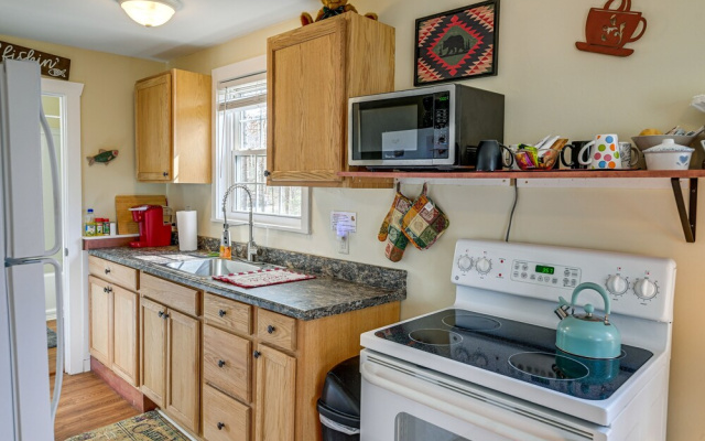 Ski, Hike & Unwind: Pet-friendly Whittier Retreat!
