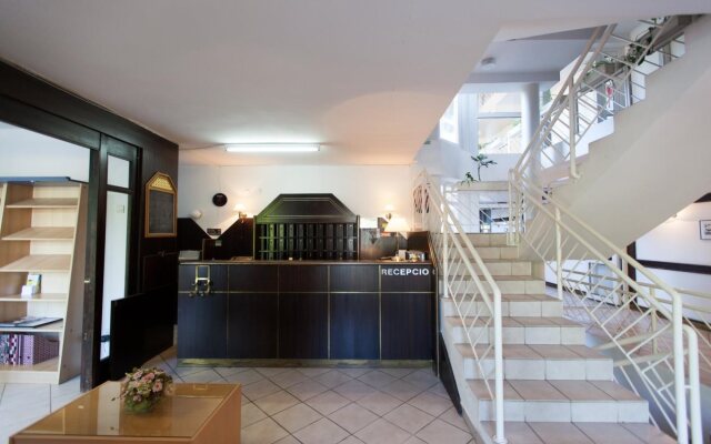 Hotel Radio Inn II