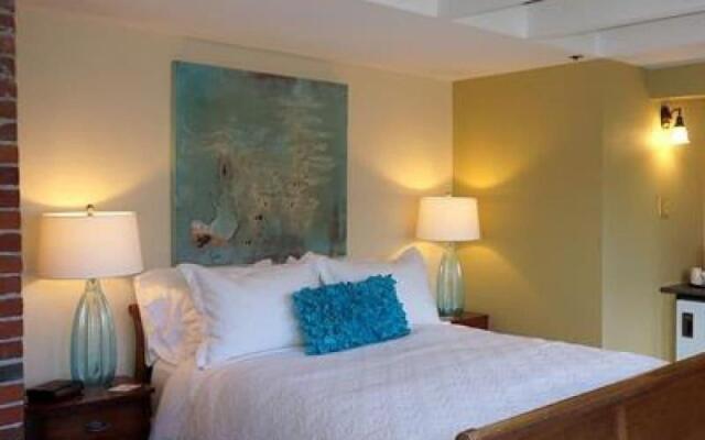 Dashwood Manor Seaside Bed & Breakfast