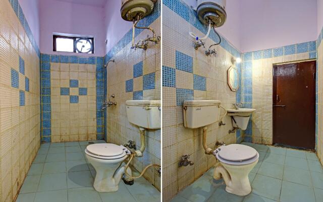 OYO 77724 Hotel Chitra