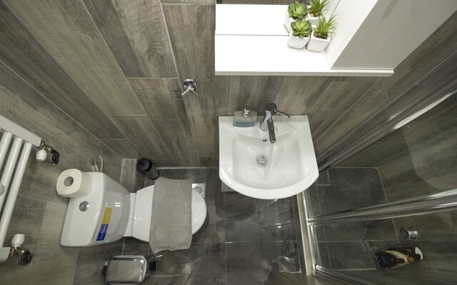 FLOW - White Tower Two Bedroom Suite