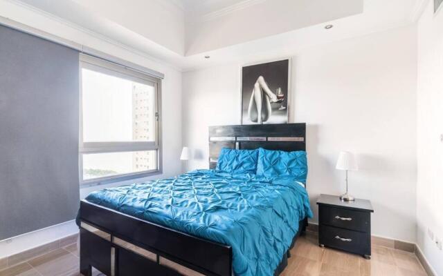 Luxurious 2BDR condo located in Prestigious Tower.