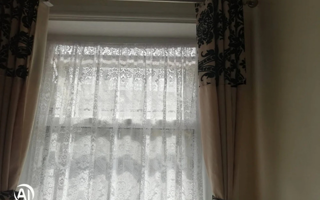 Room-charming Bradford Room to Rent With