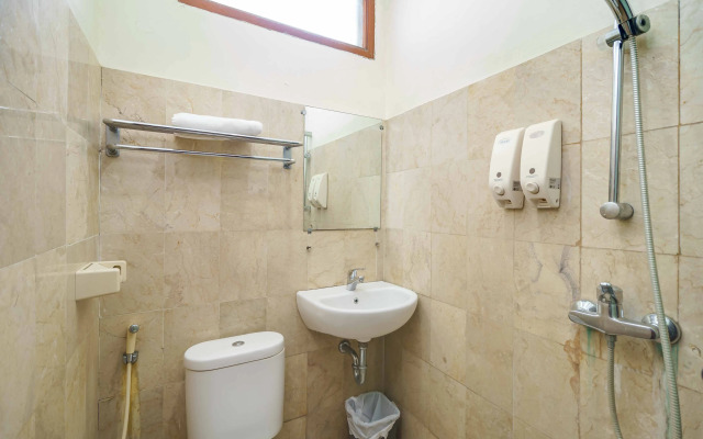 RedDoorz Plus near Kemang Raya