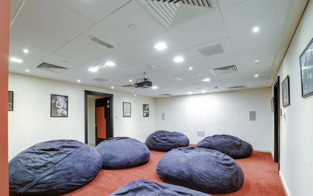 Stunning 2 BR in the heart of Downtown