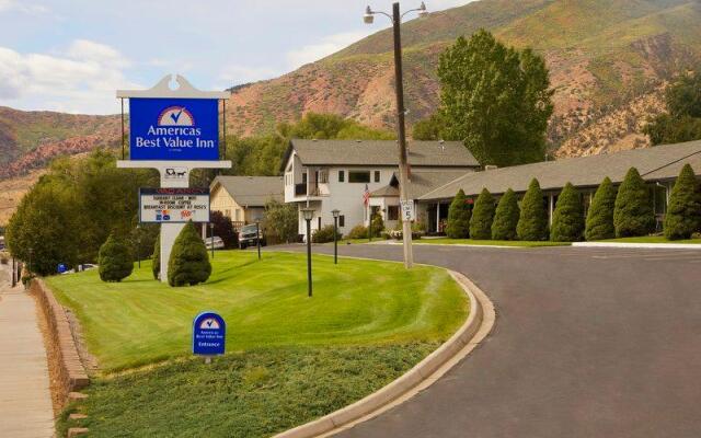 Hanging Lake Inn