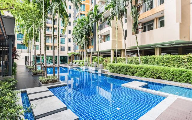 Siamese Nanglinchee Residence