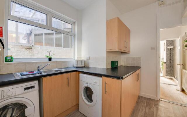 Families & Beach Location & Free Parking