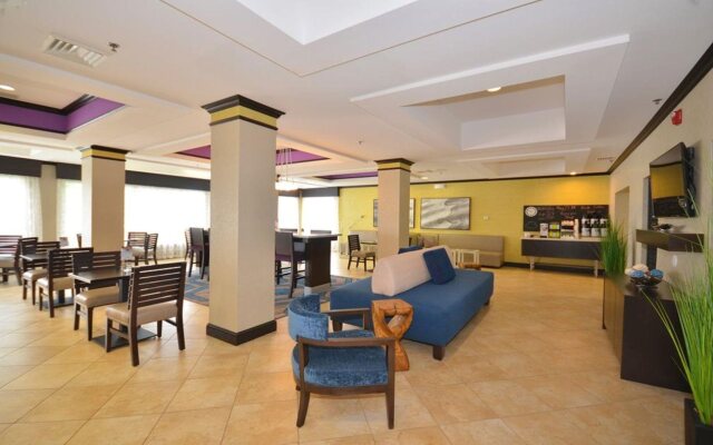 Holiday Inn Express & Suites Farmington by IHG