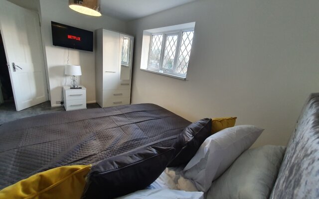 Stylish Modern House in Leamington Spa