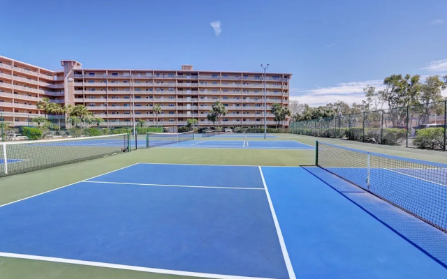 Bayshore Yacht & Tennis 806
