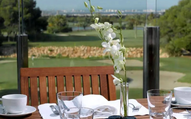 Las Lomas Village – Luxury Apartments