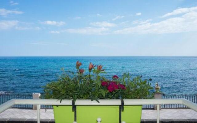 Joanna Sea Studio Flat